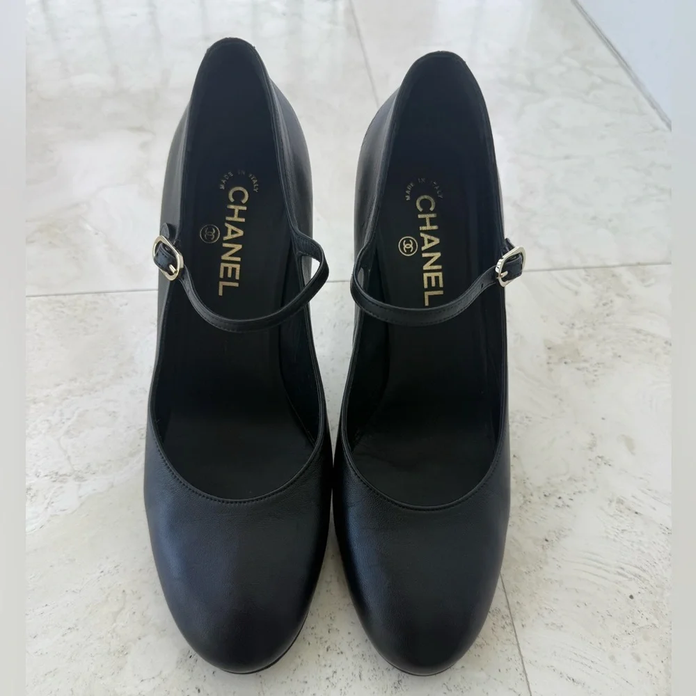 CHANEL Mary Jane Black Heels - Picture 1 of 8